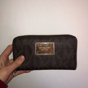 Michael Kors Logo Wallet